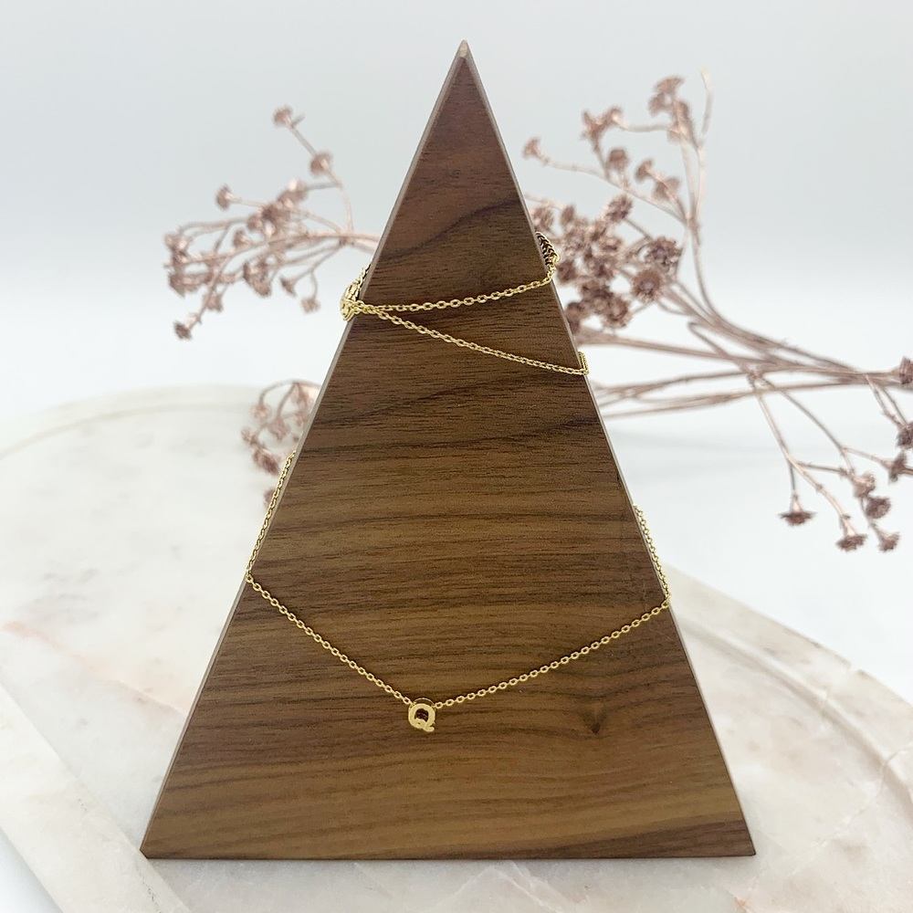 'Q' Initial Necklace Gold